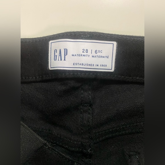 Gap maternity jeans (never worn). Size 28 Short - Picture 5 of 5